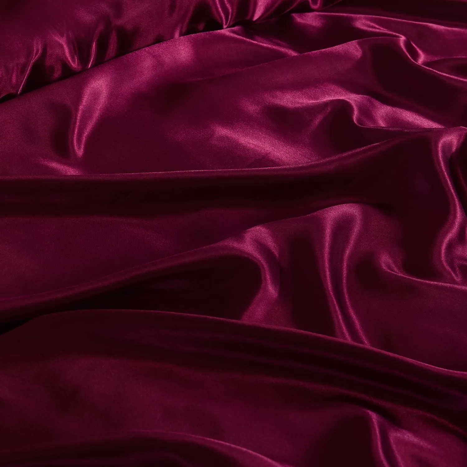 6PC Burgundy Satin Bedding Set – Duvet, Fitted Sheet & Pillow Covers