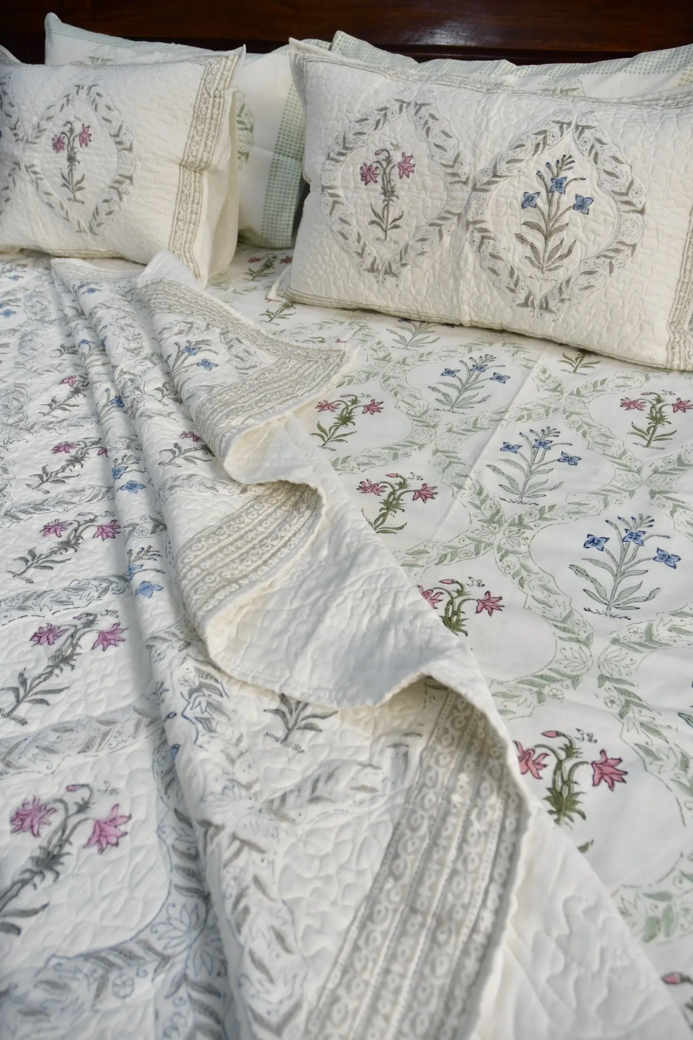 Classic Mughal Jaal Bedding set