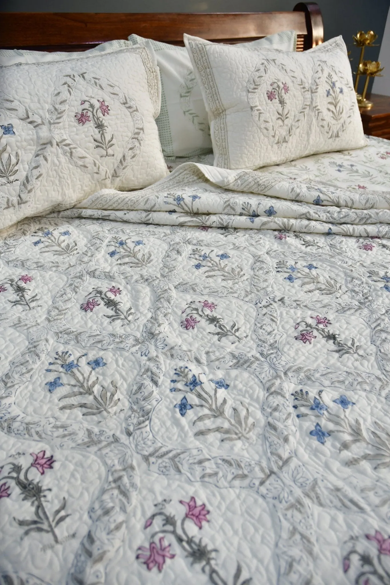 Classic Mughal Jaal Bedding set