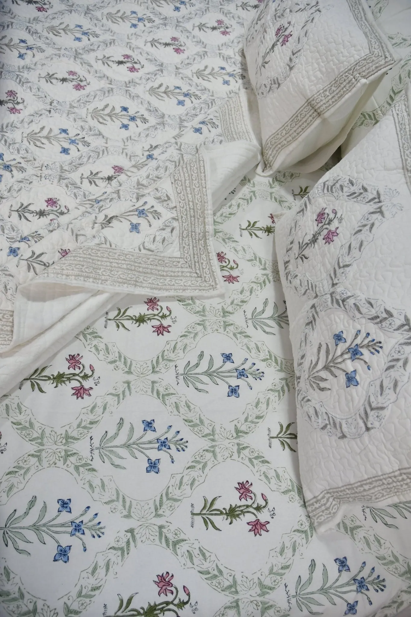 Classic Mughal Jaal Bedding set