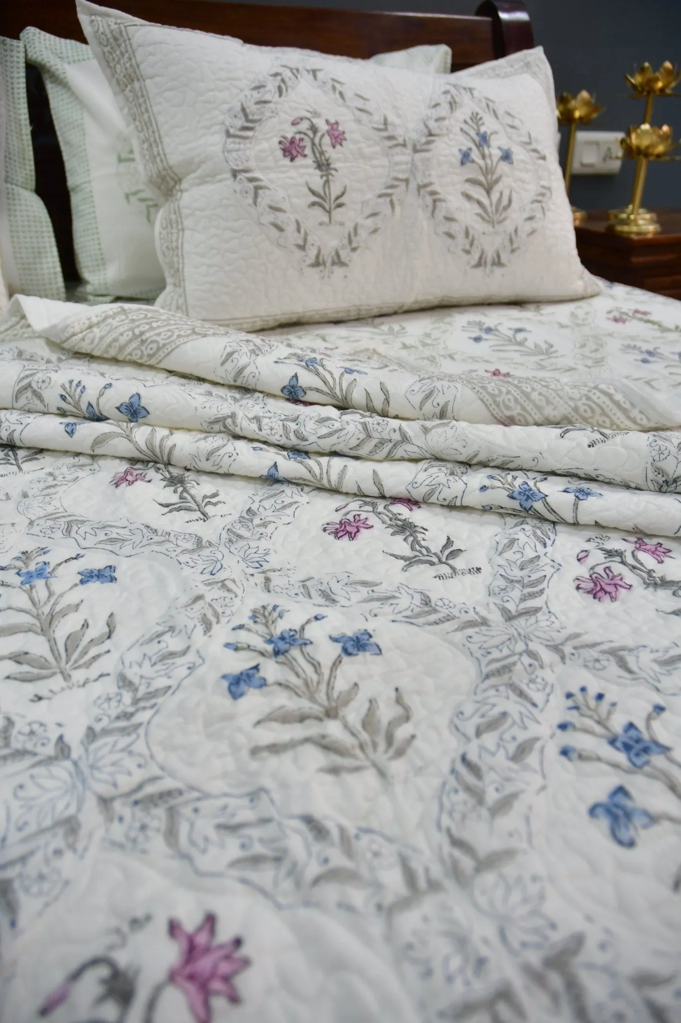 Classic Mughal Jaal Bedding set