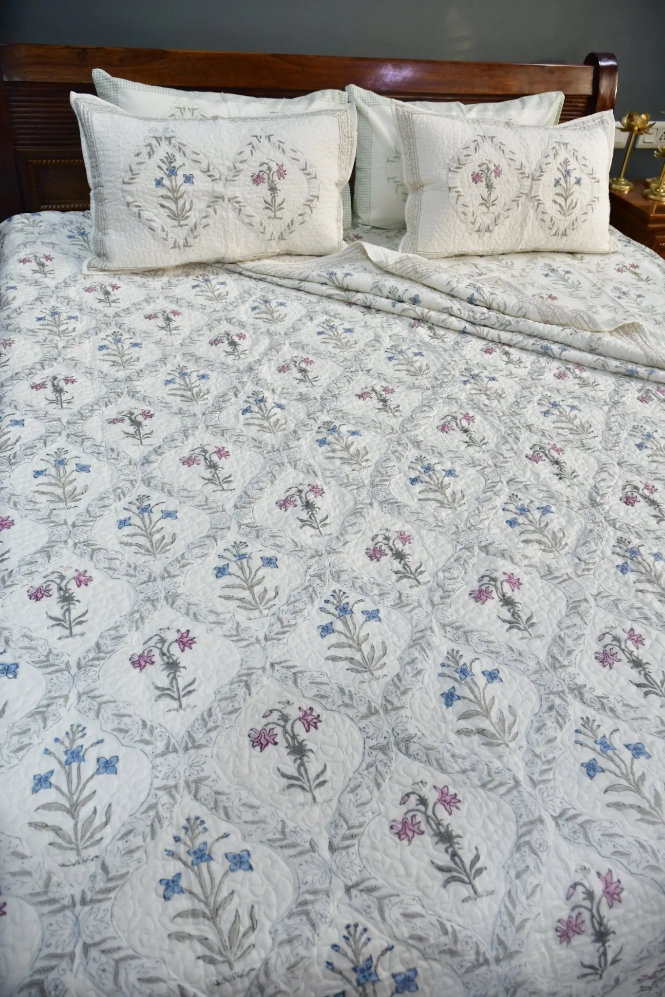 Classic Mughal Jaal Bedding set