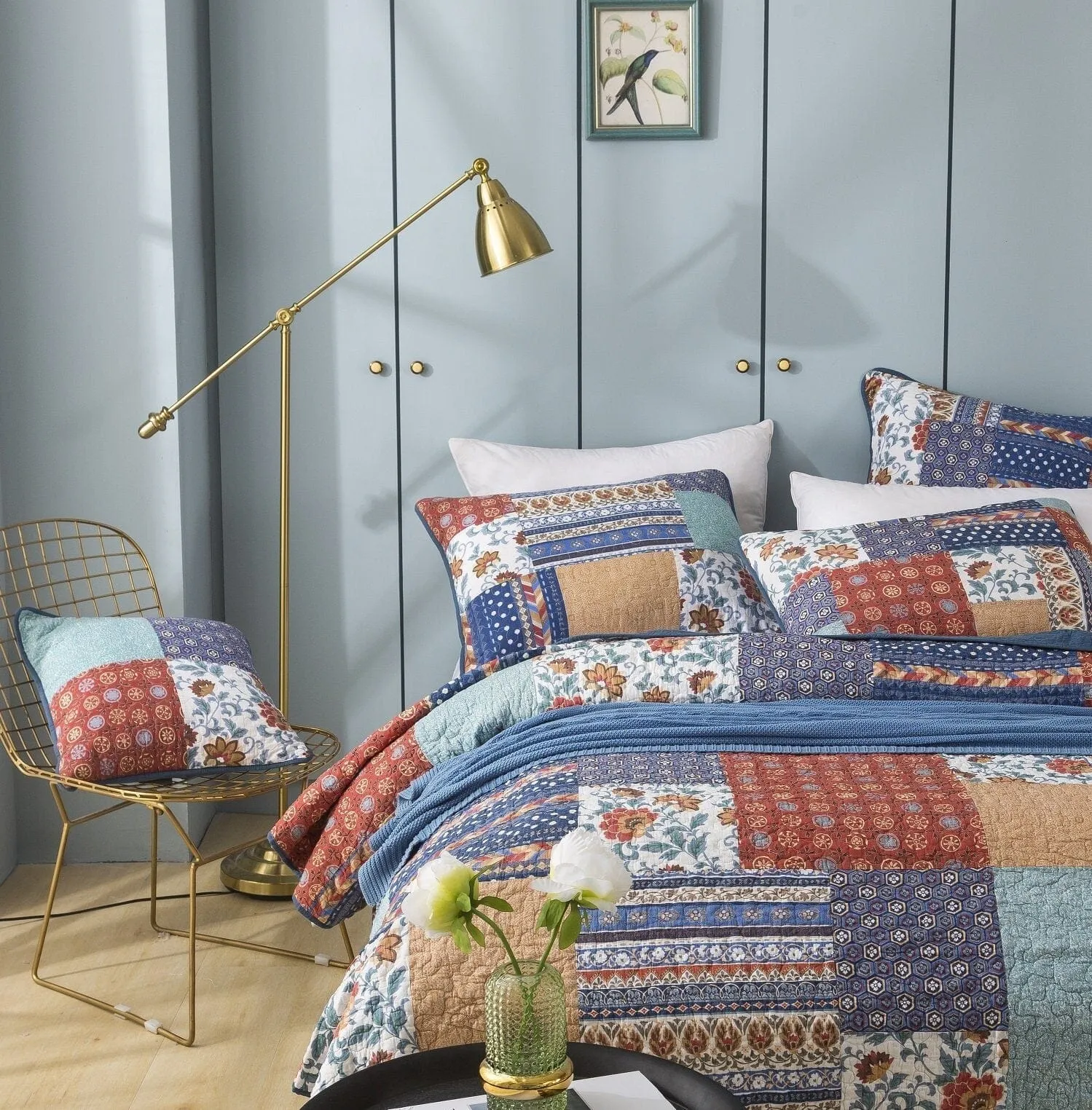 DaDa Bedding Bohemian Vibes Mediterranean Blue Floral Patchwork Quilted Bedspread Set  (JHW878)