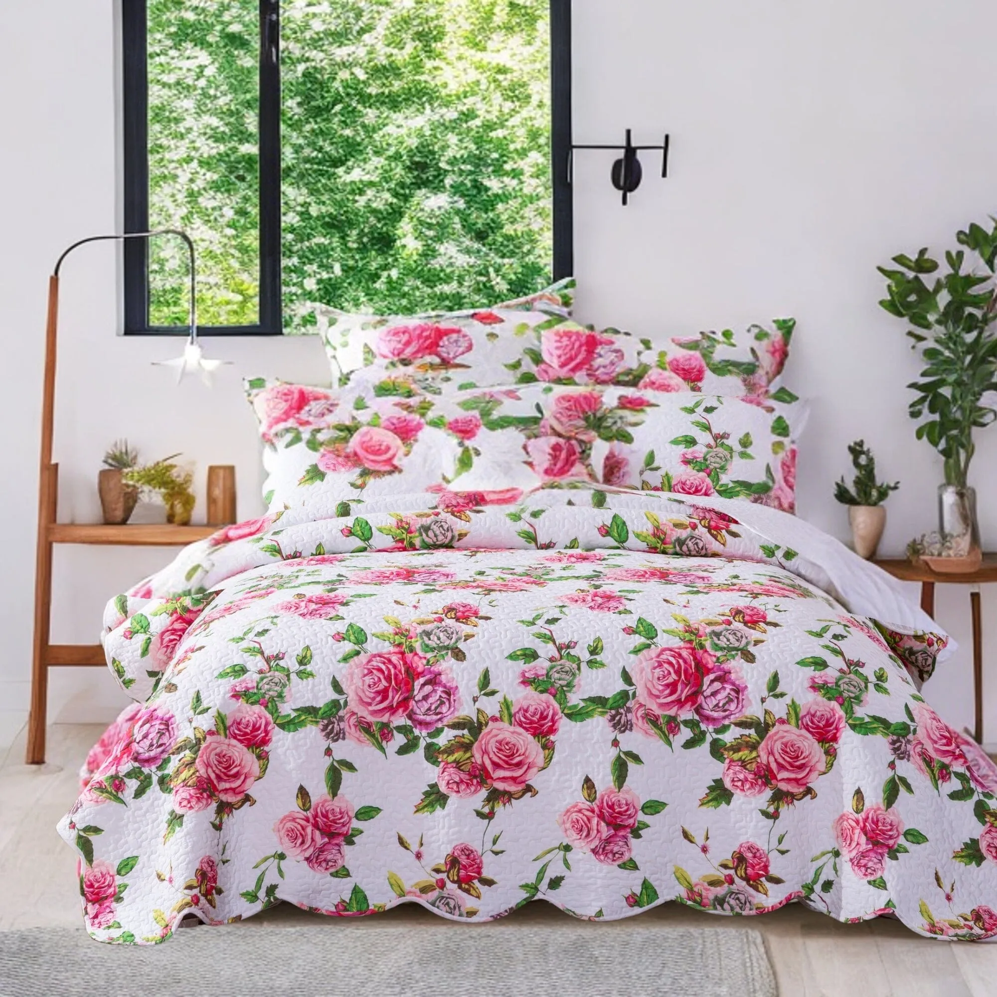 DaDa Bedding Romantic Roses Lovely Spring Pink Floral Quilted Scalloped Bedspread Set (JHW879)