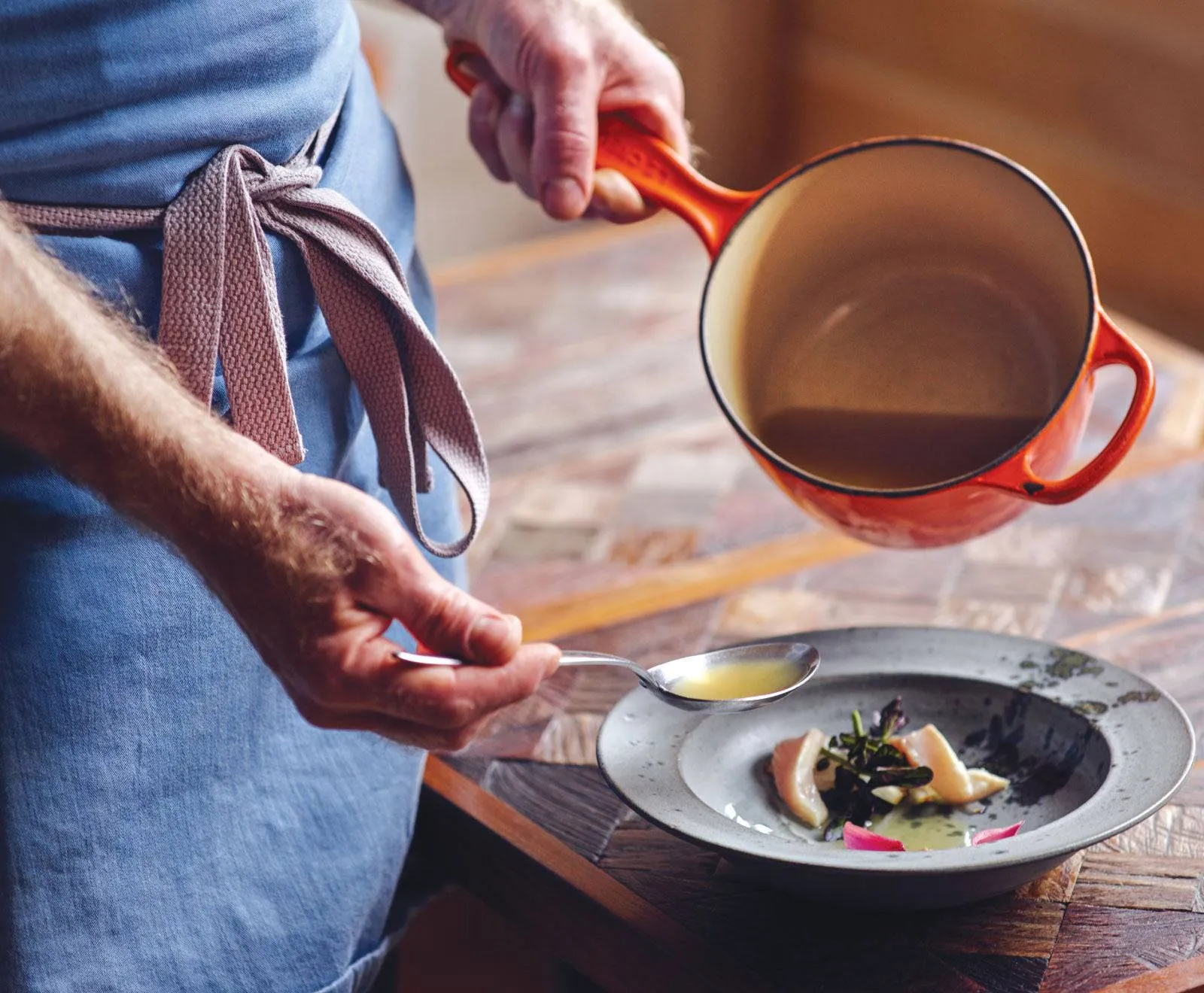 Le Creuset Signature Enameled Cast Iron Sauce Pan with Lid, 1.75-Quart, Flame