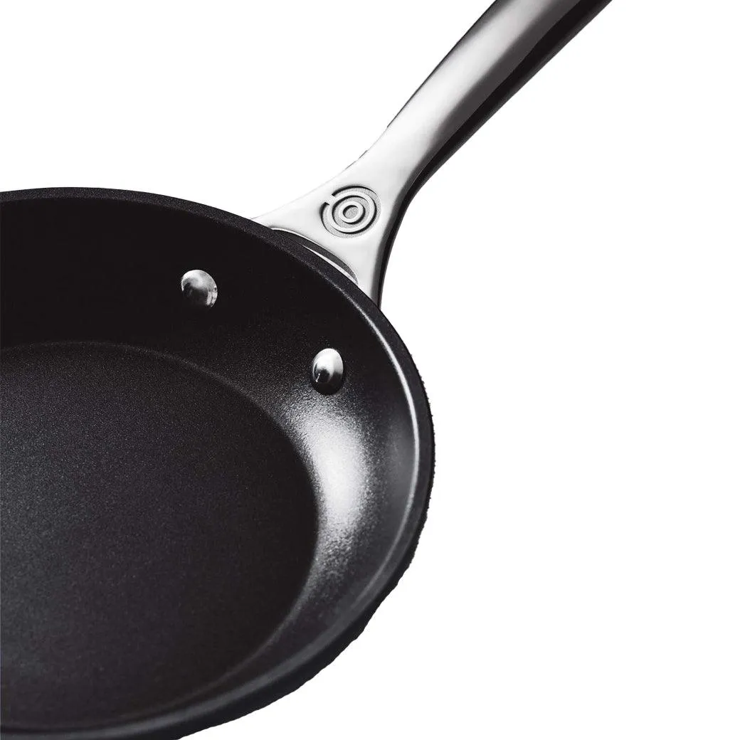 Le Creuset Toughened Nonstick PRO 2 Piece Set (9″ & 11″ Fry Pan)