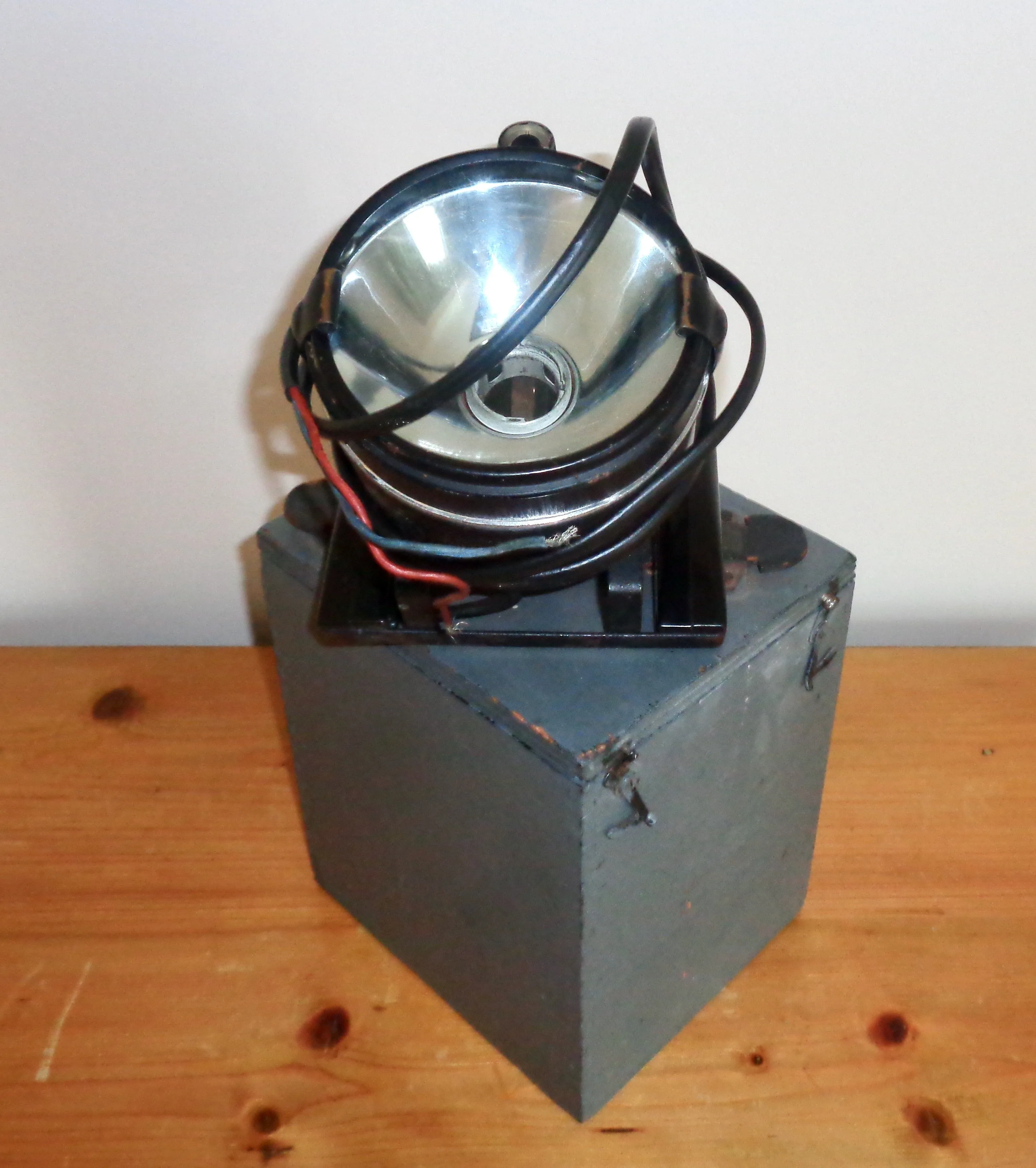 WW2 RAF Aldis Morse code Signalling Lamp B 5A/2334 in its original grey wooden box