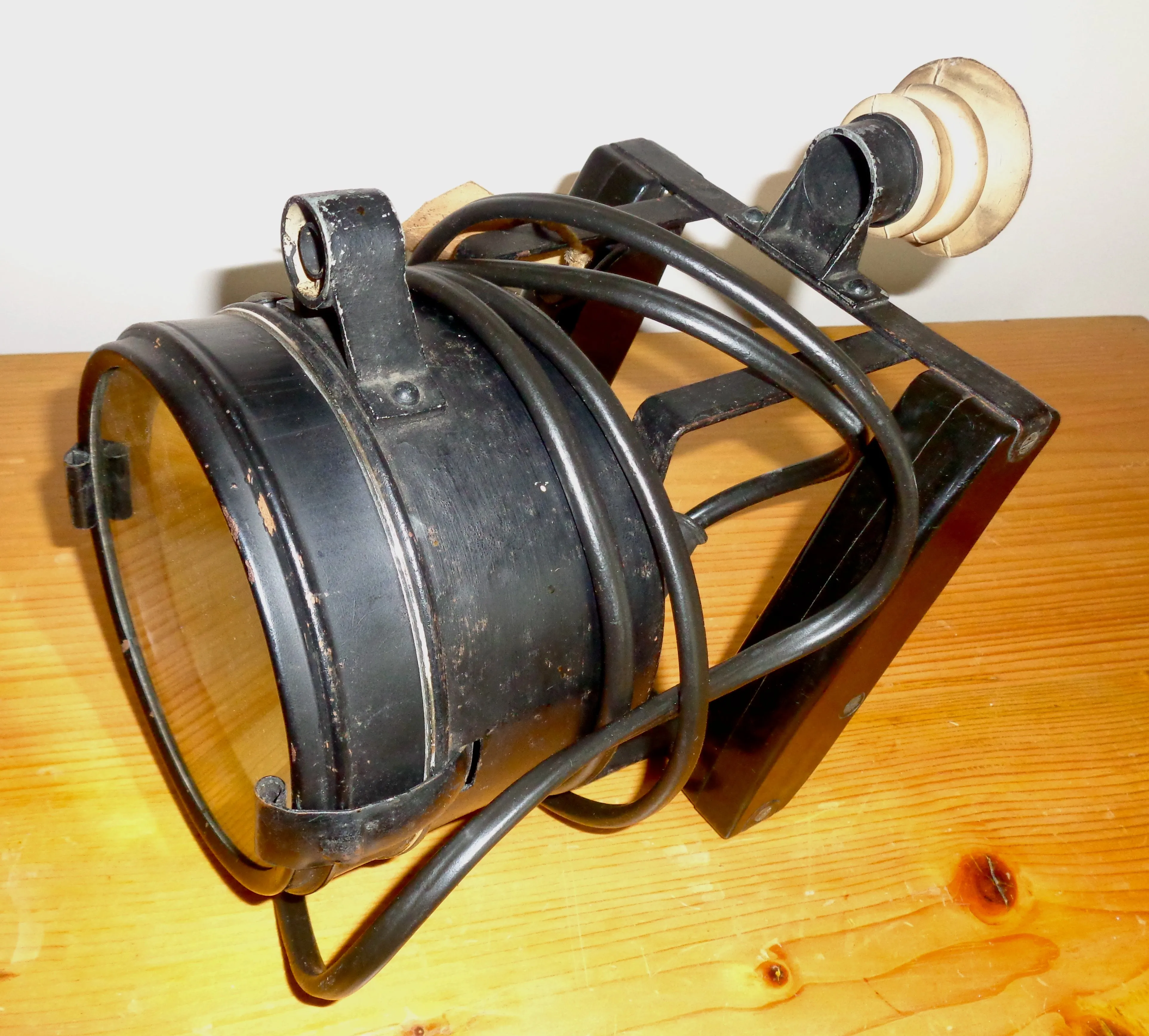 WW2 RAF Aldis Morse code Signalling Lamp B 5A/2334 in its original grey wooden box